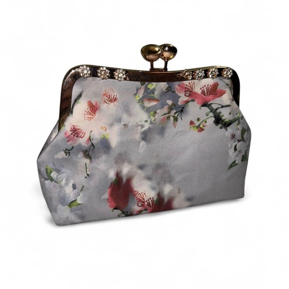 American Vintage Handbags - Floral Clutch Bag